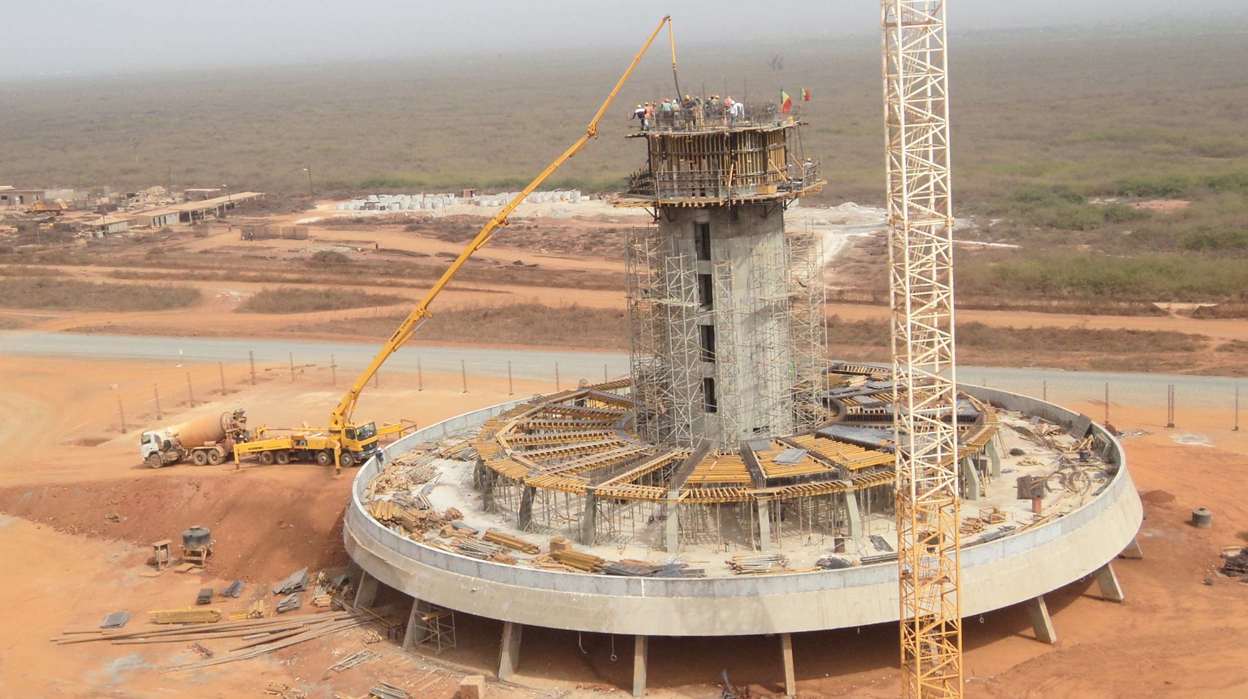 También presente en esta parte del mundo, ULMA acometió la construcción de la torre de control del Aeropuerto Internacional de Dakar, de 49,74 m de altura.