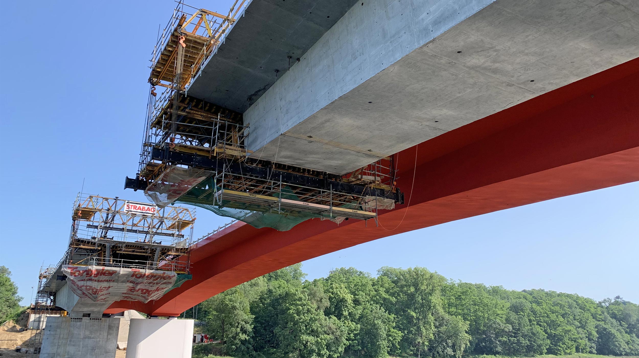La construcción del segundo puente en Cigacice, forma parte de la última fase de construcción de la sección de la autovía S3 en la provincia de Lubuskie, Polonia.