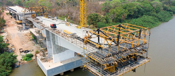 Puente sobre el río Cuiaba, Brasil