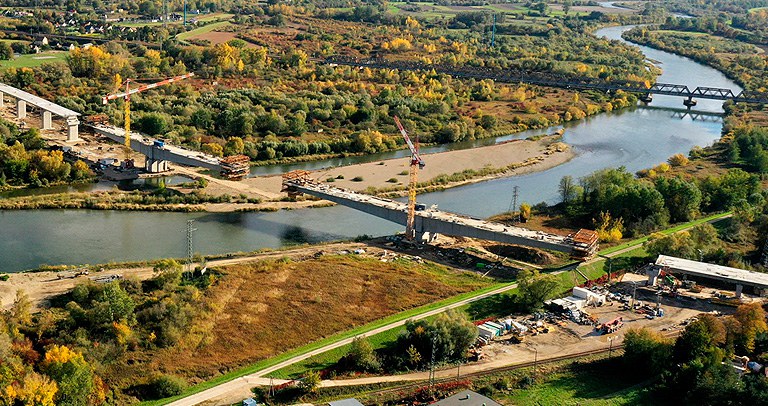 Puente sobre el río Dunajec, Polonia