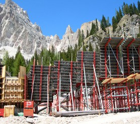 Puente sobre el Río Rudavoi, Belluno, Italia