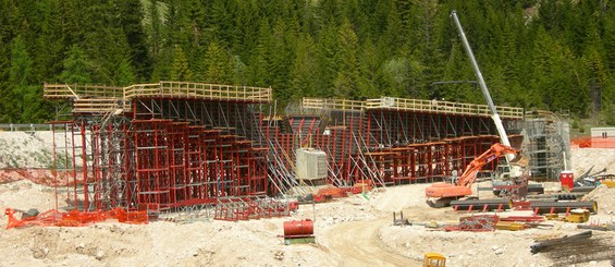 Puente sobre el Río Rudavoi, Belluno, Italia