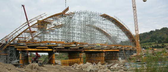 Puente sobre el río Stradomka, Bochnia, Polonia