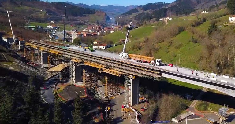 Viaducto Antzuola, España