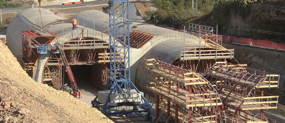 Falso túnel en autopista Catania-Siracusa, Carlentini, Italia