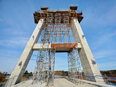 Ingeniería de encofrado y apeo para el nuevo puente sobre el río Narew