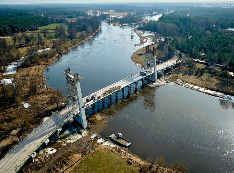 Ingeniería de encofrado y apeo para el nuevo puente sobre el río Narew