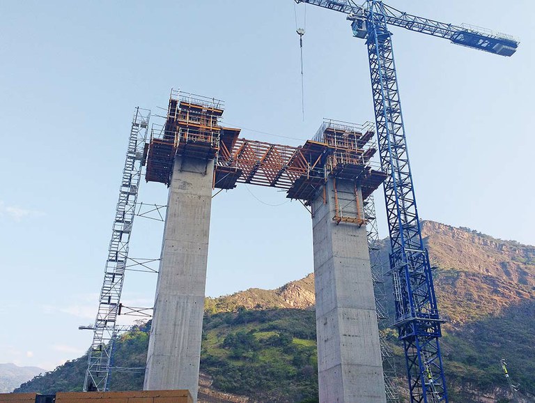 Puente atirantado Hisgaura, el más largo de Sudamérica de su tipología