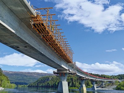 Puente Valryggen en Noruega: solución para el hormigonado eficiente de parapetos