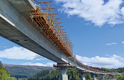 Puente Valryggen en Noruega: solución para el hormigonado eficiente de parapetos
