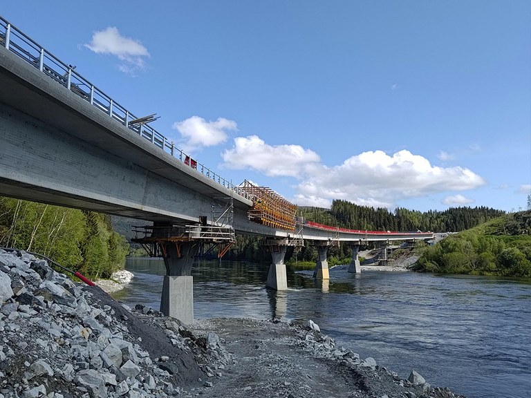 Puente Valryggen en Noruega: solución para el hormigonado eficiente de parapetos