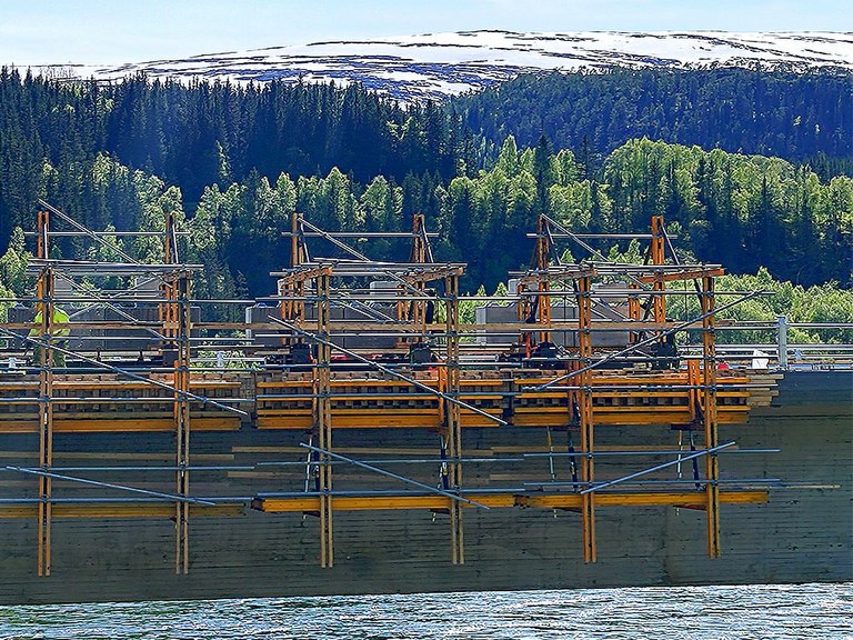 Puente Valryggen en Noruega: solución para el hormigonado eficiente de parapetos