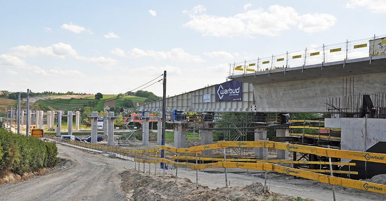 Tecnología de encofrado para dos puentes empujados en Polonia