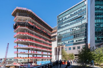 Vistas al río Hudson desde un edificio de geometría única