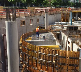 Panourile pot fi grupate și utilizate pentru cofrarea structurilor de dimensiuni mari